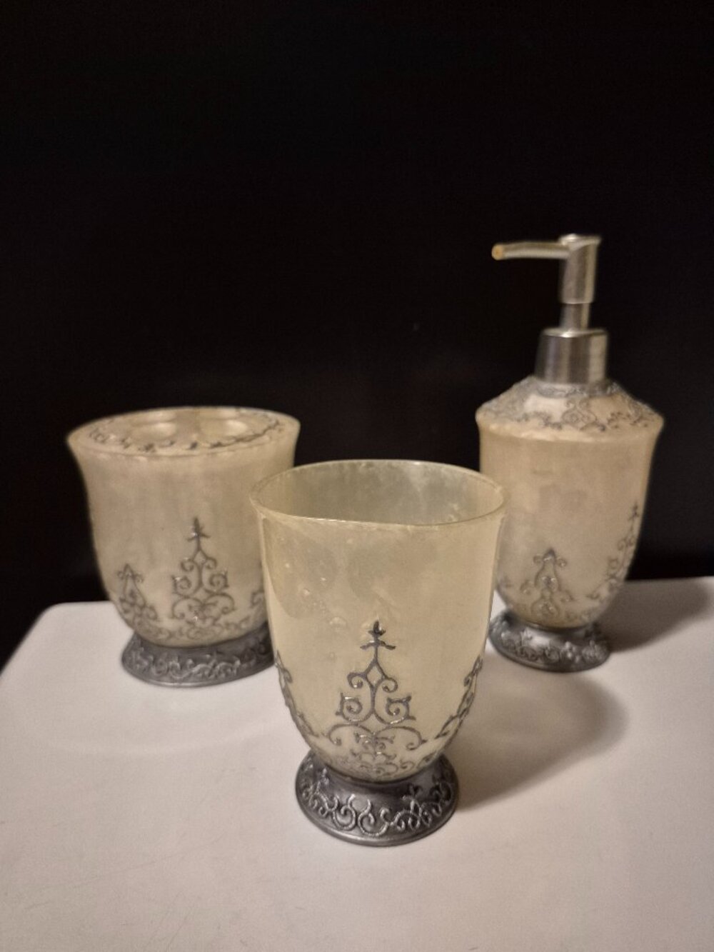 "SPRINGS' BRAND-3-PIECE BATHROOM ACCESSORY SET SILVER & CREAM